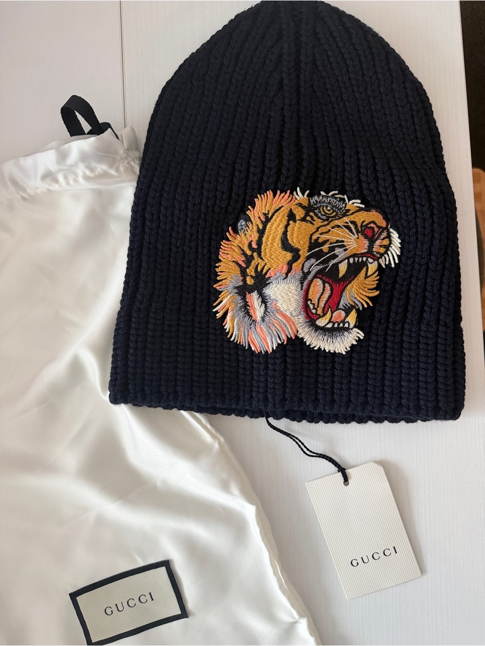 Gucci Black Knit Beanie with Embroidered Tiger - Picture 5 of 11